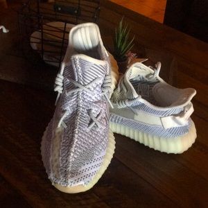 Yeezy 350v2 Statics